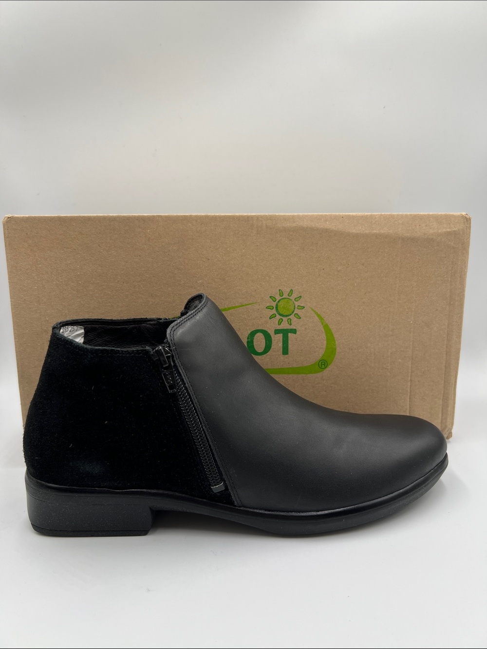 NAOT Helm ankle boot bootie shootie shoe black leather comfort zipper new 41 10